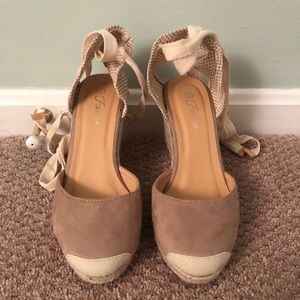 Forever Brand Taupe Wedges Size 8